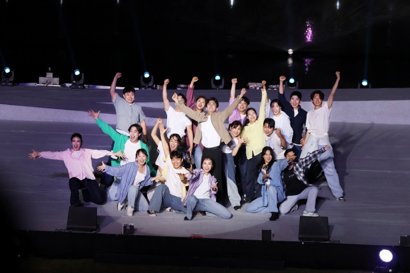 '▲ '제66회 밀양아리랑대축제'의 백미인 '밀양강 오딧세이' 야외 공연. 밀양문화관광재단