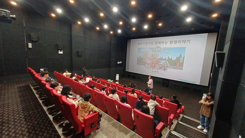 「翰林小さな映画館」で上映された「２０２３年翰林小さな映画館企画展」。済州映像・文化産業振興院