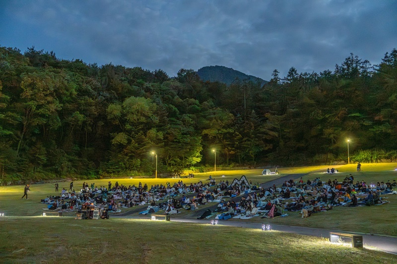 人口約２万３千人の茂朱郡には、茂朱サンゴル映画祭を見るために毎年約３万人の観客が訪れる＝６月、茂朱・茂朱サンゴル映画祭フェイスブック