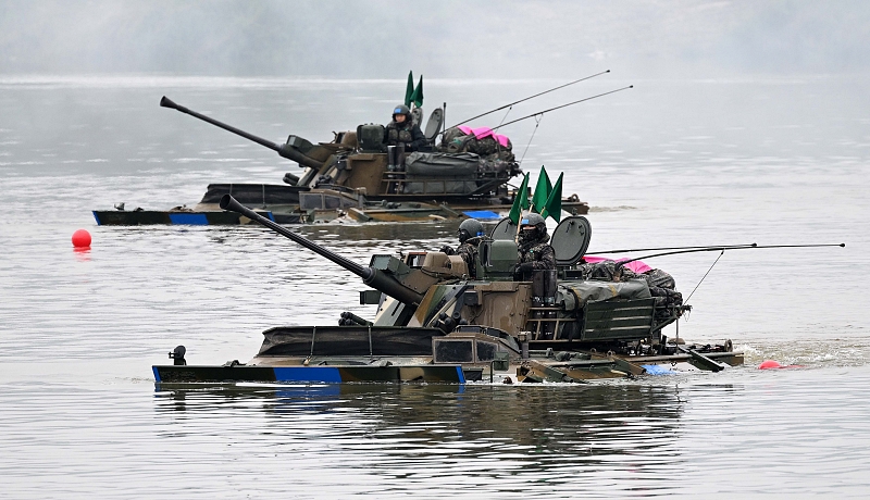渡河訓練中のK－21装甲自動車 : Korea.net : The official website 