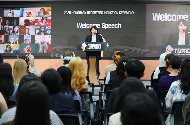 「KOREA.net名誉記者団」の発足式に参加し、祝辞を述べる文化体育観光部のチェ・スヒ海外広報政策官＝３０日、ソウル