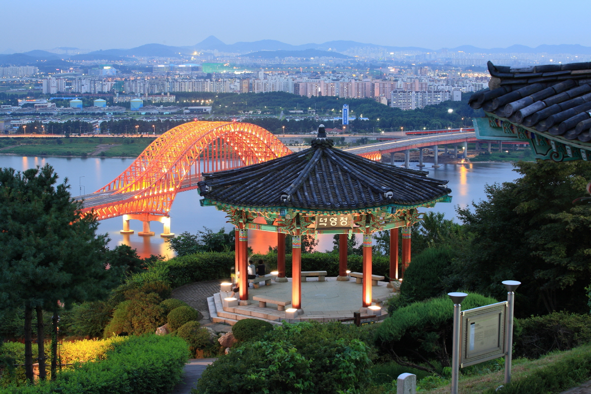 写真は、幸州山城の夜景＝京畿道・高陽市、高陽市