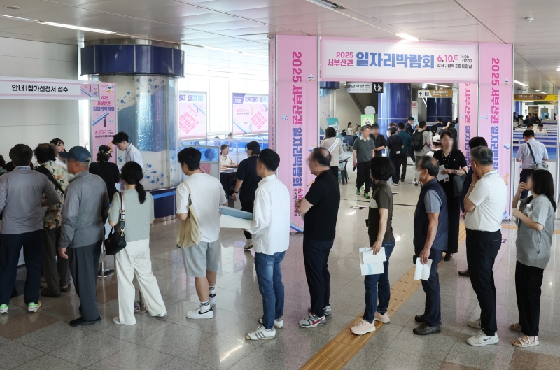 写真は、「２０２５年西釜山圏働き口博覧会」の様子＝１０日、釜山、聯合ニュース 