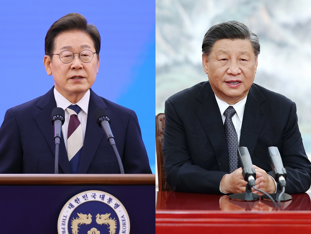 中国の習近平国家主席と両国関係の発展方向について話し合ったイ・ジェミョン大統領（左）＝政府共同取材団、連合ニュース