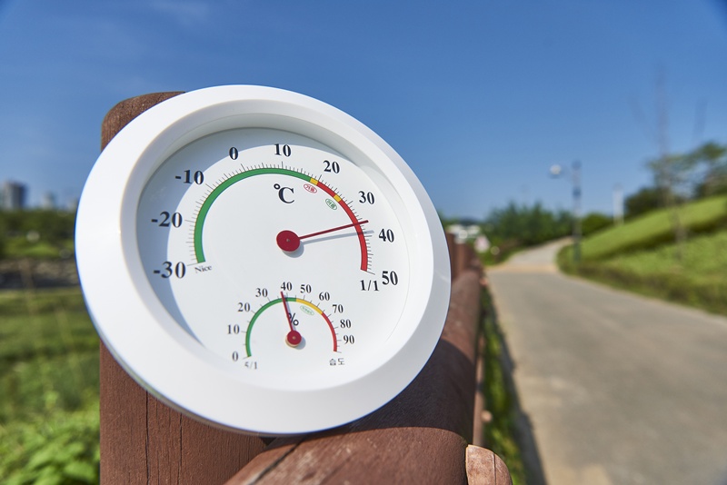 労働者が、体感温度３３度以上の猛暑で働く際には、２時間ごとに２０分以上の休憩が義務化される＝アイクリックアート（上記の写真は著作権法に基づき無断転載及び再配布を禁じます。）