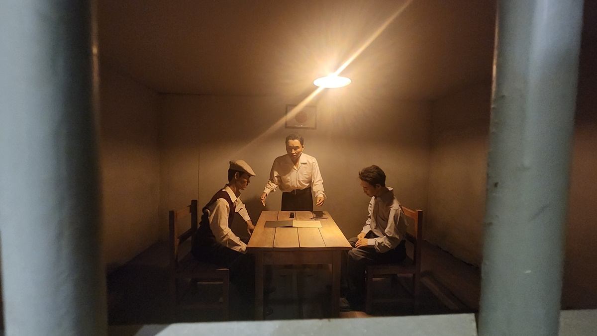 取り調べ中に行われた拷問に苦しむ同志たちの悲鳴と日本警察の暴言は、独立運動家に心理的な圧迫を与えた。＝イ・ジへ