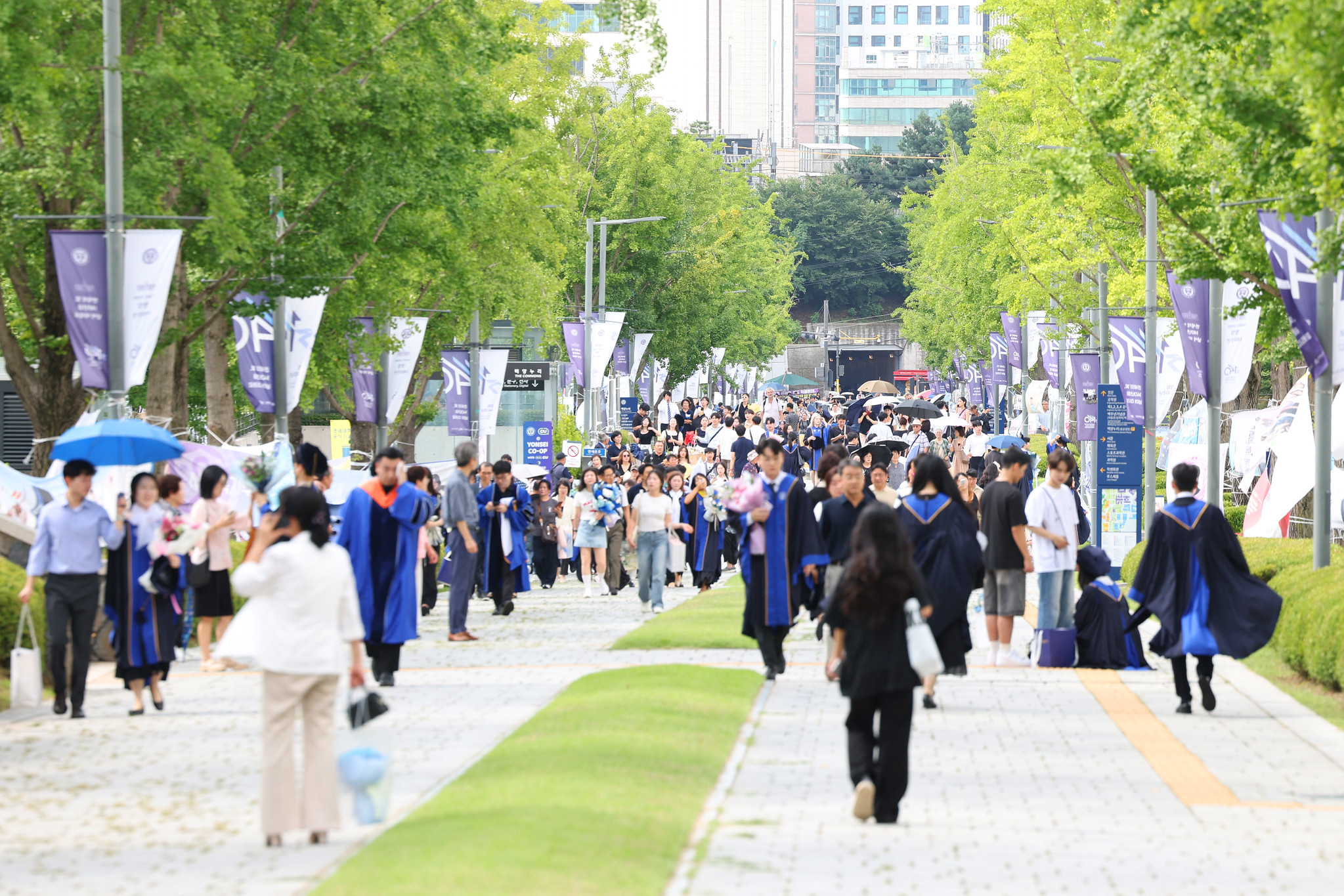 写真は、延世大学で行われた学位授与式の様子＝先月２９日、ソウル、イ・ジョンウ