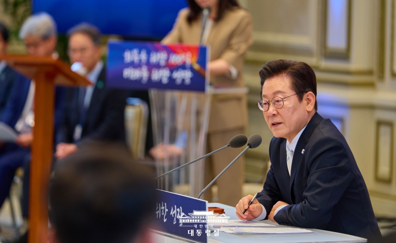 ▲ 이재명 대통령이 취임 100일을 맞은 11일 청와대 영빈관에서 ‘회복을 위한 100일, 미래를 위한 성장’을 주제로 열린 기자회견에서 발언하고 있다. 대한민국 대통령실