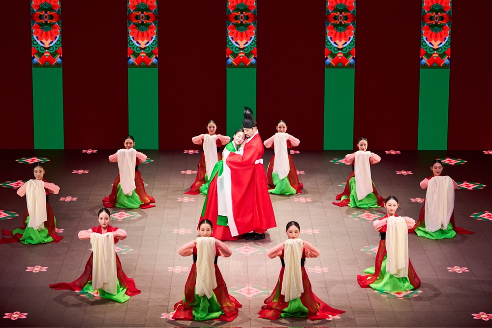 国立貞洞劇場芸術団による創作公演「丹心」の一場面＝国立貞洞劇場