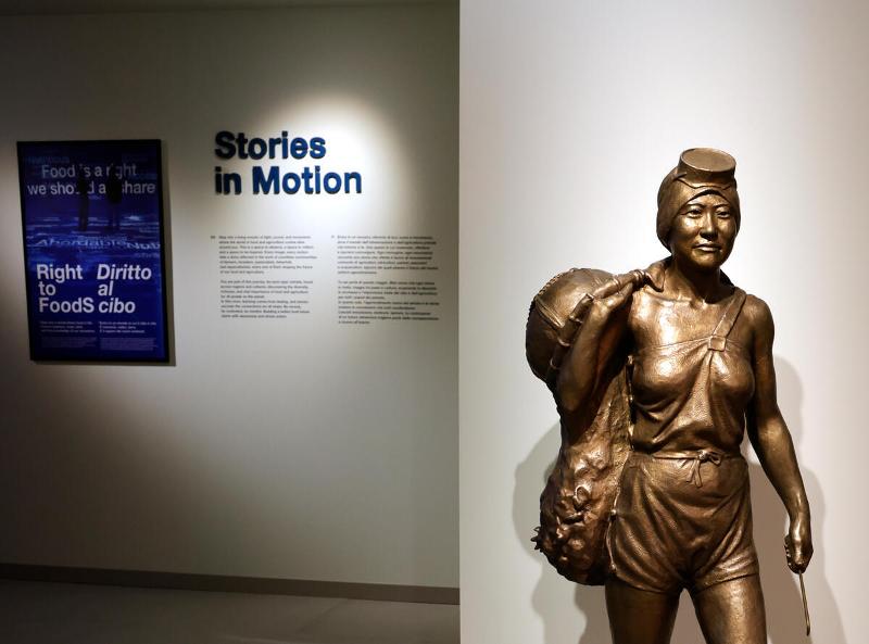 写真は、イタリア・ローマのＦＡＯ博物館に展示された「済州海女像」＝世界食糧農業機関（ＦＡＯ）