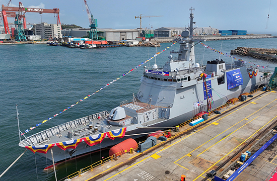 哨戒艦２番艦「ディエゴ・シラン」の進水式の様子＝３月２８日、蔚山、ＨＤ現代重工業