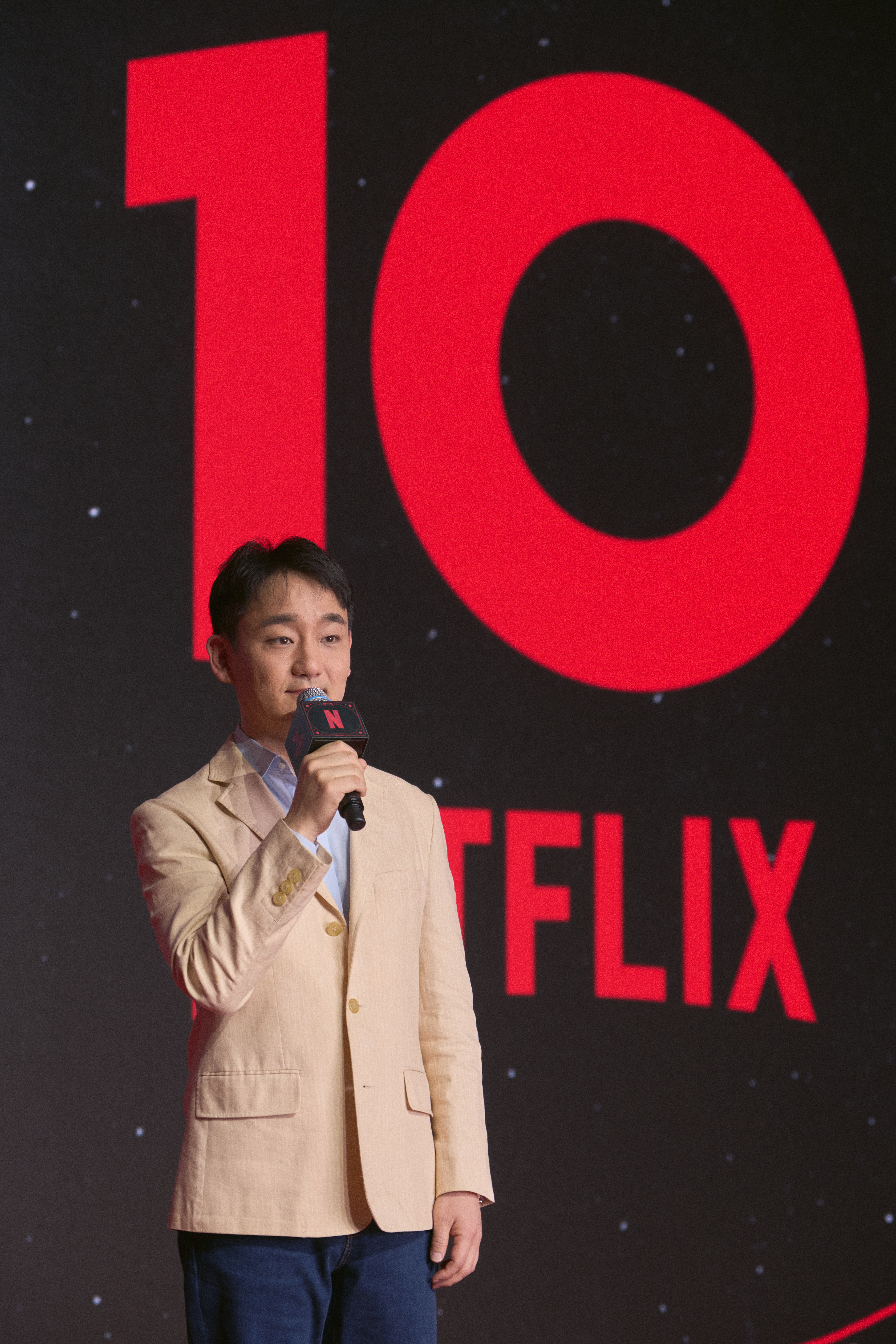 「Ｎｅｘｔ　ｏｎ　Ｎｅｔｆｌｉｘ　２０２６　Ｋｏｒｅａ」で挨拶するネットフリックスのカン・ドンハン韓国コンテンツ総括副社長＝２１日、ソウル
