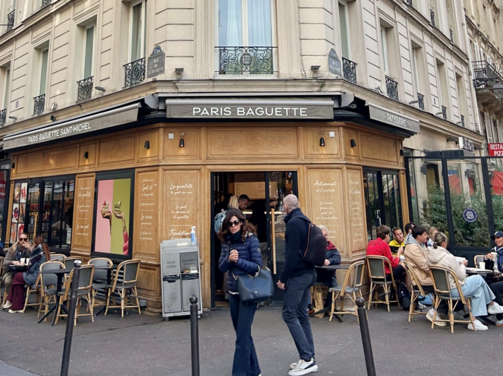 パリバゲットの店舗＝フランス・パリ、テレシア・マーガレット