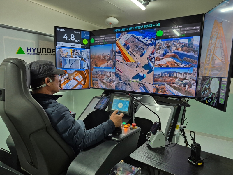 写真は、遠隔操作タワークレーンの技術デモンストレーションの様子＝１月２９日、京畿道・果川市、現代自動車グループ