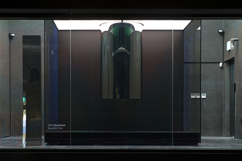 韓国初の量子コンピュータ「IBM Quantum System One」が、延世大学国際キャンパスで公開された＝２０２４年１１月２０日、仁川・延寿区、延世大学