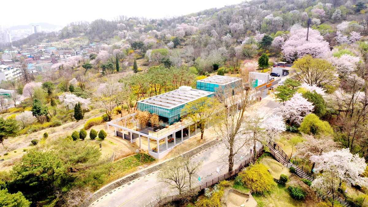 大韓民国臨時政府の樹立から１０７周年を迎え、ソウル・中浪（チュンナン）区にある忘憂（マンウ）歴史文化公園の中浪忘憂空間で、企画展示「大韓民国臨時政府 記憶の箱」が開催されている＝忘憂歴史文化公園