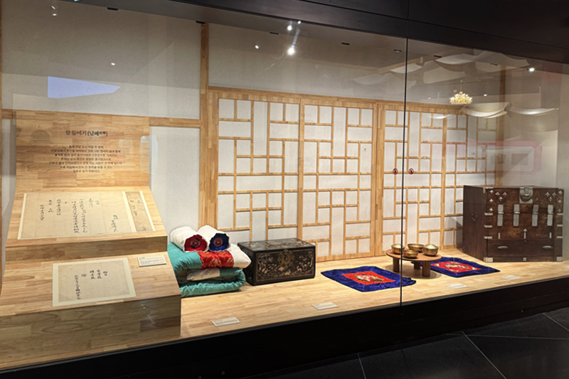 企画展示「蔚山結婚白書」に再現されている「新婚部屋」