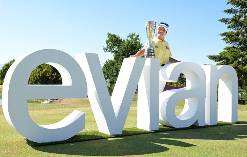 「アムンディ・エビアン選手権」最終ラウンドで優勝し、笑顔を見せるユ・ヘラン＝１２日（現地時間）、フランス