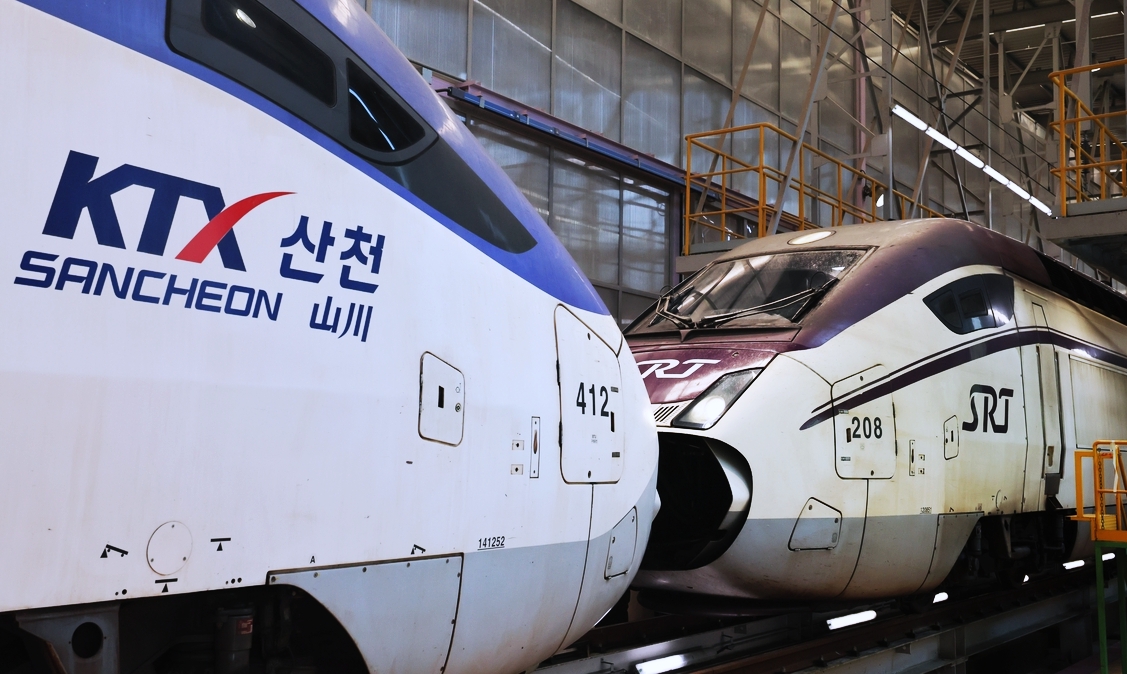 写真はＫＴＸとＳＲＴ＝ＫＯＲＡＩＬ