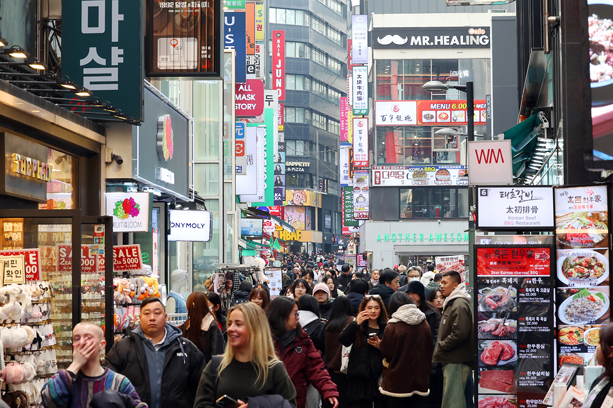 韓国を訪れる外国人観光客の増加に伴い、今年第２四半期の外国人による韓国内でのカード利用額が過去最高を記録した＝コリアネットＤＢ