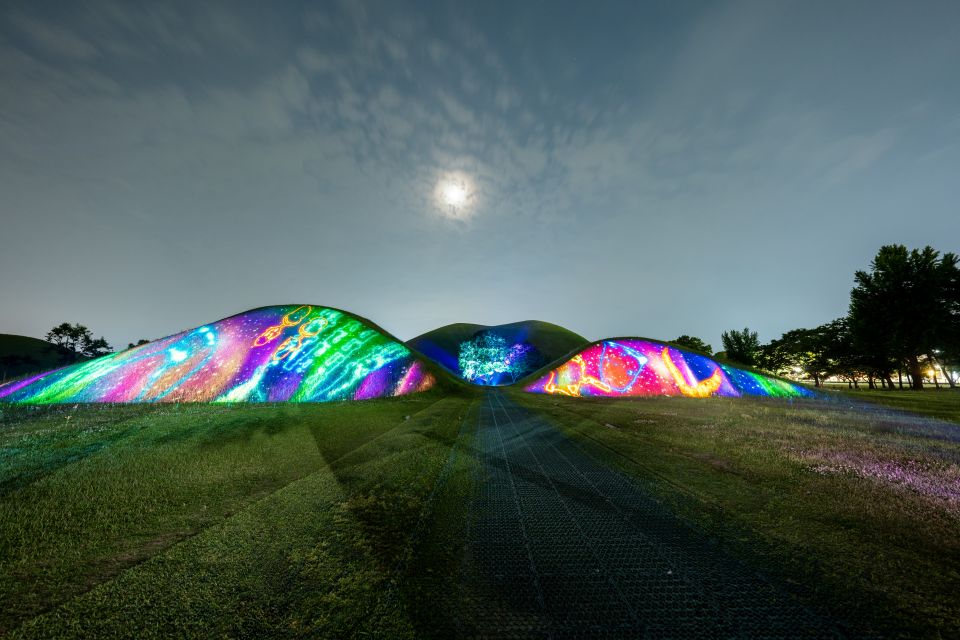大陵苑古墳群を光で彩る「国家遺産メディアアート」＝慶尚北道・慶州市、国家遺産訪問キャンペーン公式サイト