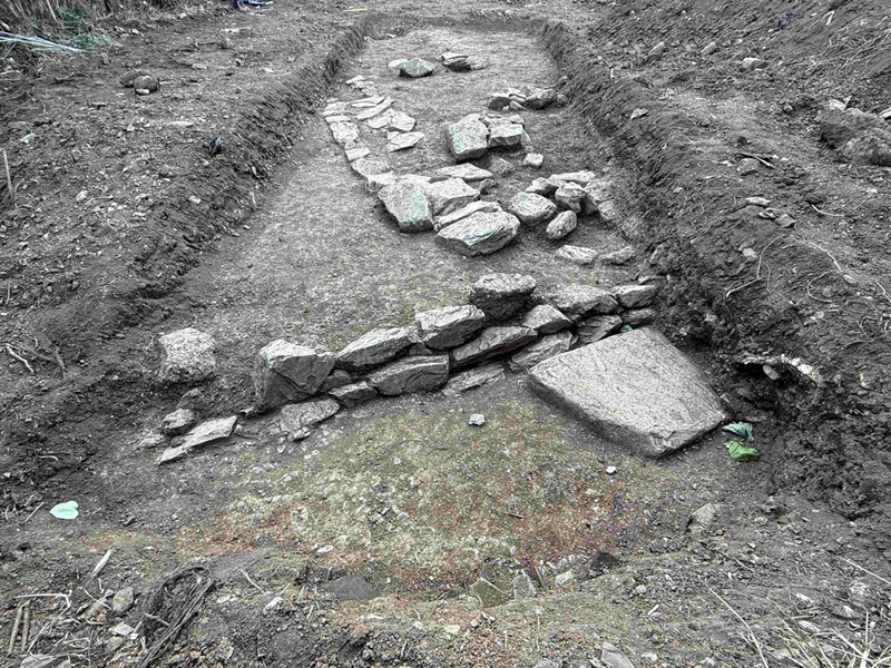 仙遊島の高麗時代の遺跡で見つかった建物跡＝群山市