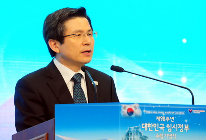 Acting_President_0413_01.jpg