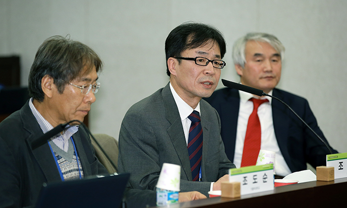 조한범 통일연구원 선임연구위원이 3일 ‘생태•평화협력의 한국적 모델, DMZ세계생태평화공원’이란 주제로 발표를 하고 있다. 