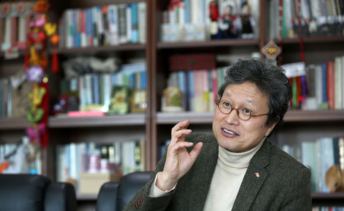 国立民俗博物館の千鎮基館長は「博物館は誰もが気楽に来れる居心地の良い場所でなければならない」と強調する