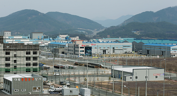 함안일반산업단지에는 식료품 제조업, 화학물질 및 화학제품 제조업, 금속 제조업, 기계 및 장비 제조업 등 다양한 업종의 기업들이 입주해 있다. 