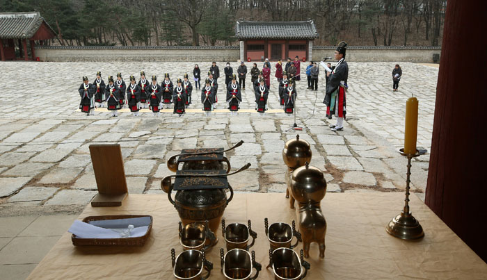 Jongmyo_Ritual_Ceremony_06.jpg
