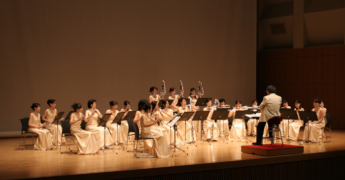 22일 예술의전당에서 화합의 오케스트라 선율을 선보이는 한국의 ‘사랑의 풀롯콰이어’(사진 위)와 ‘우미부에 노 카이’.
