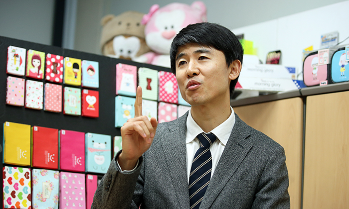 모닝글로리 디자인실의 최용식 실장은 “품질과 디자인, 가격 세가지 모두를 만족시키는 것이 모닝글로리의 목표”라고 말한다.