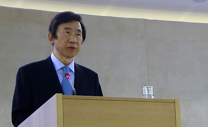 윤병세 외교장관이 5일 스위스 제네바에서 열린 ‘제25차 유엔 인권이사회’ 기조연설에서 위안부 피해자 문제의 조속한 해결을 촉구하고 있다. (사진: 외교부 제공)