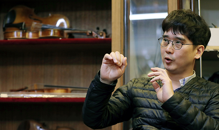 최신해 대표는 낙원상가에서는 악기를 그 이름에 걸맞게 즐길 수 있다고 강조한다.