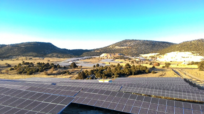 1月27日、OCIが中国の江蘇省洪沢県に完成させた太陽光発電所は3600あまりの世帯が利用できる電力を生産する 