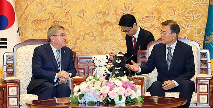 President_Moon_IOC_Head_meeting_01.jpg