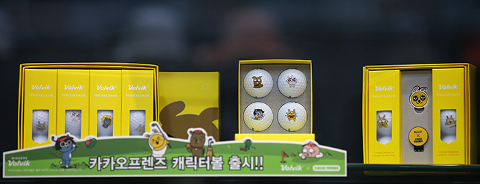 한국 모바일 사용자들에게 인기 높은 메신저 카카오톡의 아이콘 캐릭터들이 그려진 ‘카카오프렌즈 캐릭터볼’은 여성 골퍼들에게 특히 인기가 높다.