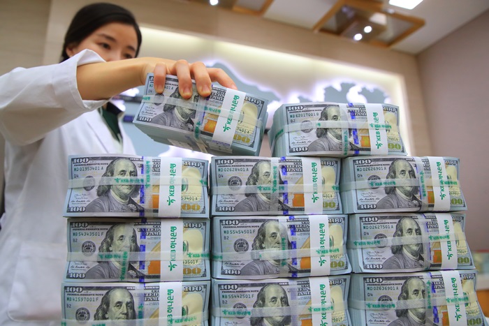 韓国銀行は８日、１月末現在の外貨準備高が４０５５億１０００万ドルとなり、過去最高を更新したと発表した＝聯合ニュース