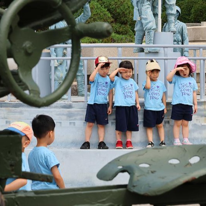 仁川上陸作戦記念館を訪れた子どもたち