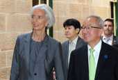 ヒョン・オソク副首相、秩序ある量的緩和縮小を強調
