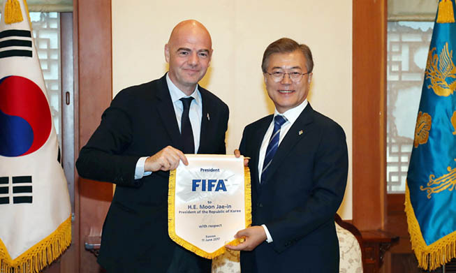 文大統領、ＦＩＦＡ会長と会談