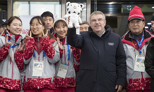 ＩＯＣバッハ会長訪韓、「準備は整った」