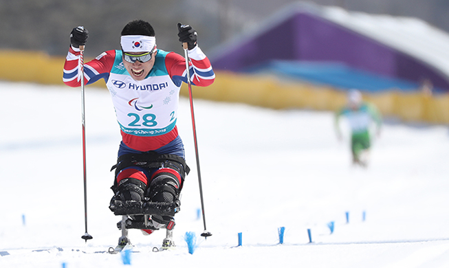 ノルディックスキーの申議鉉、平昌パラリンピックの韓国勢初メダル獲得