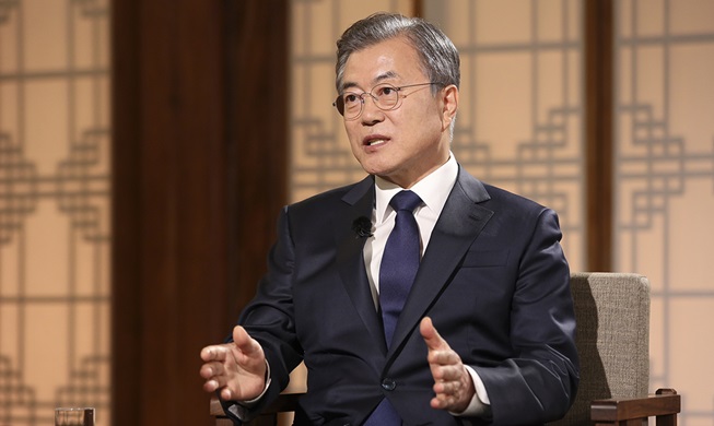 文大統領、非核化に向けて米朝首脳による対話の重要性を強調