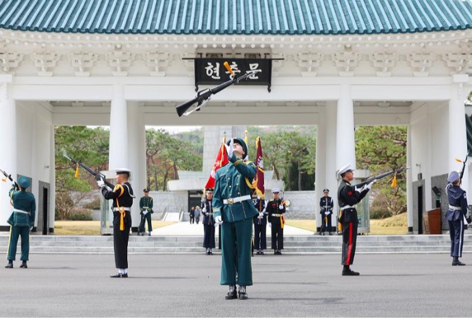 儀仗隊の一糸乱れぬ動き