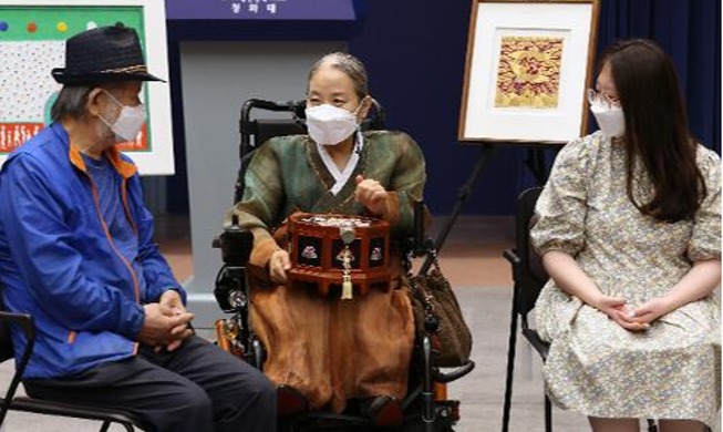 障害者アーティストの作品展 31日から旧大統領府で＝韓国