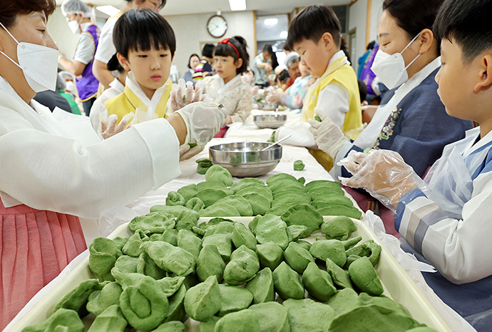 秋夕を迎えてソンピョン作り