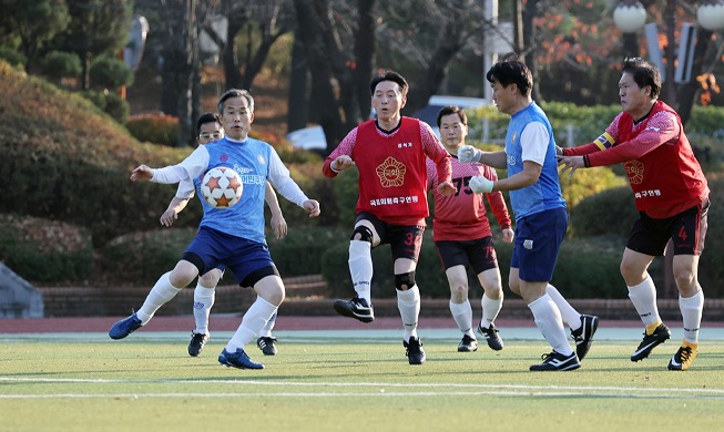 ２２年ぶりに開かれた国会議員サッカー大会