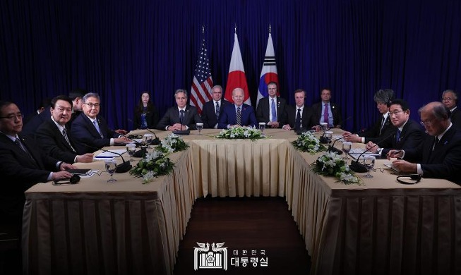 韓米・韓日・韓米日首脳会談　「韓米日の協力強化」